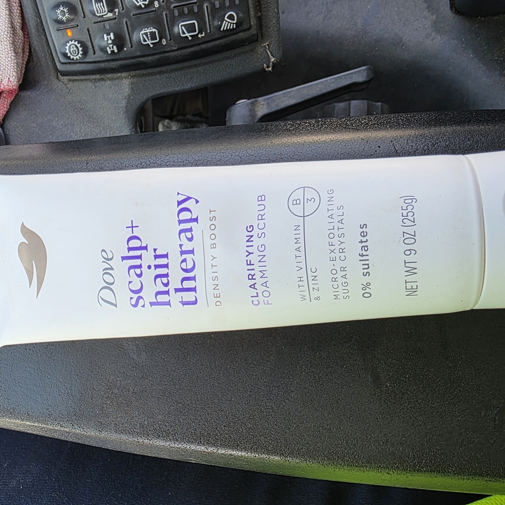 Clarifying Foaming Scrub - White